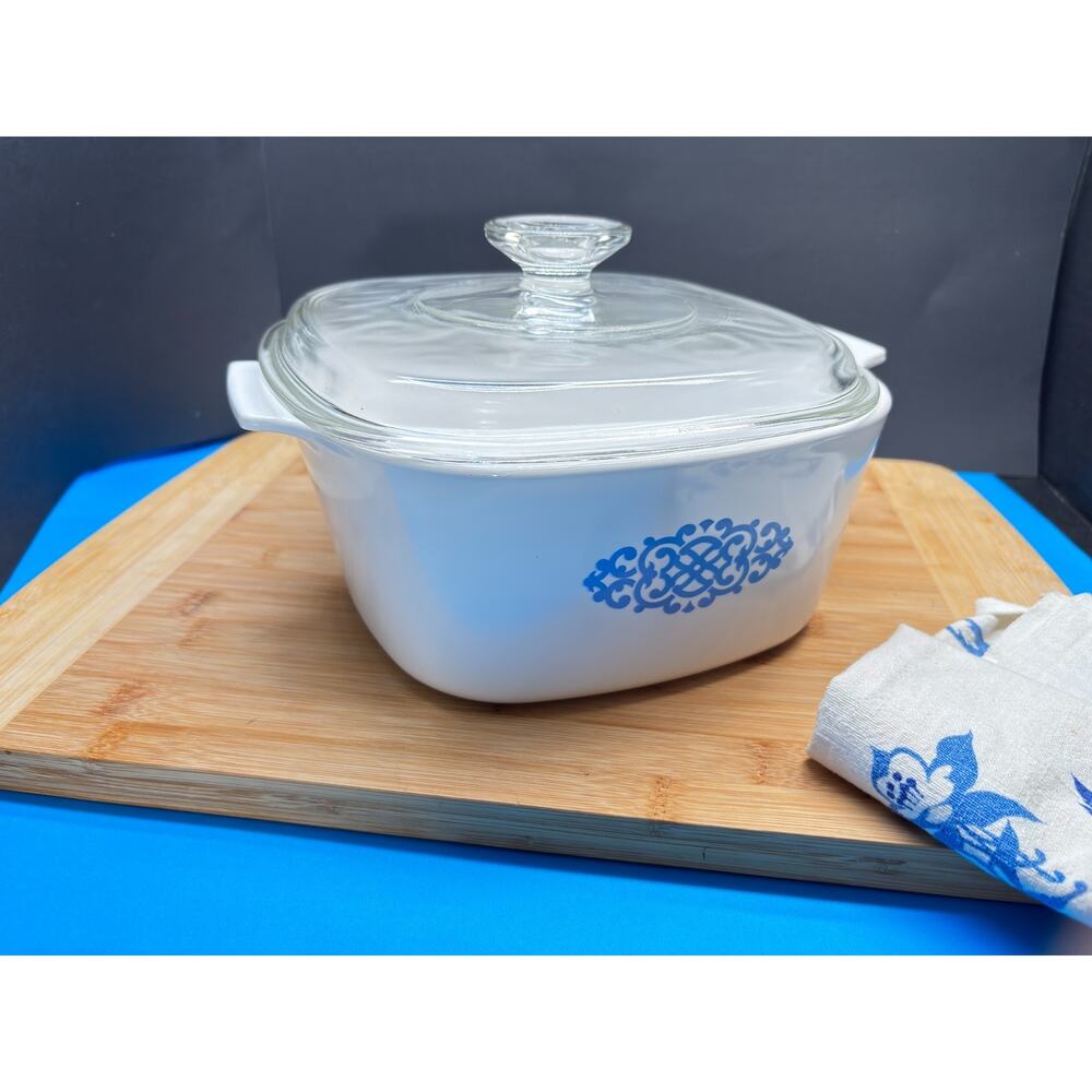 Vintage Corning Ware Blue Scroll / Blue Filigree Medallion 3 Qt Casserole A-3-B